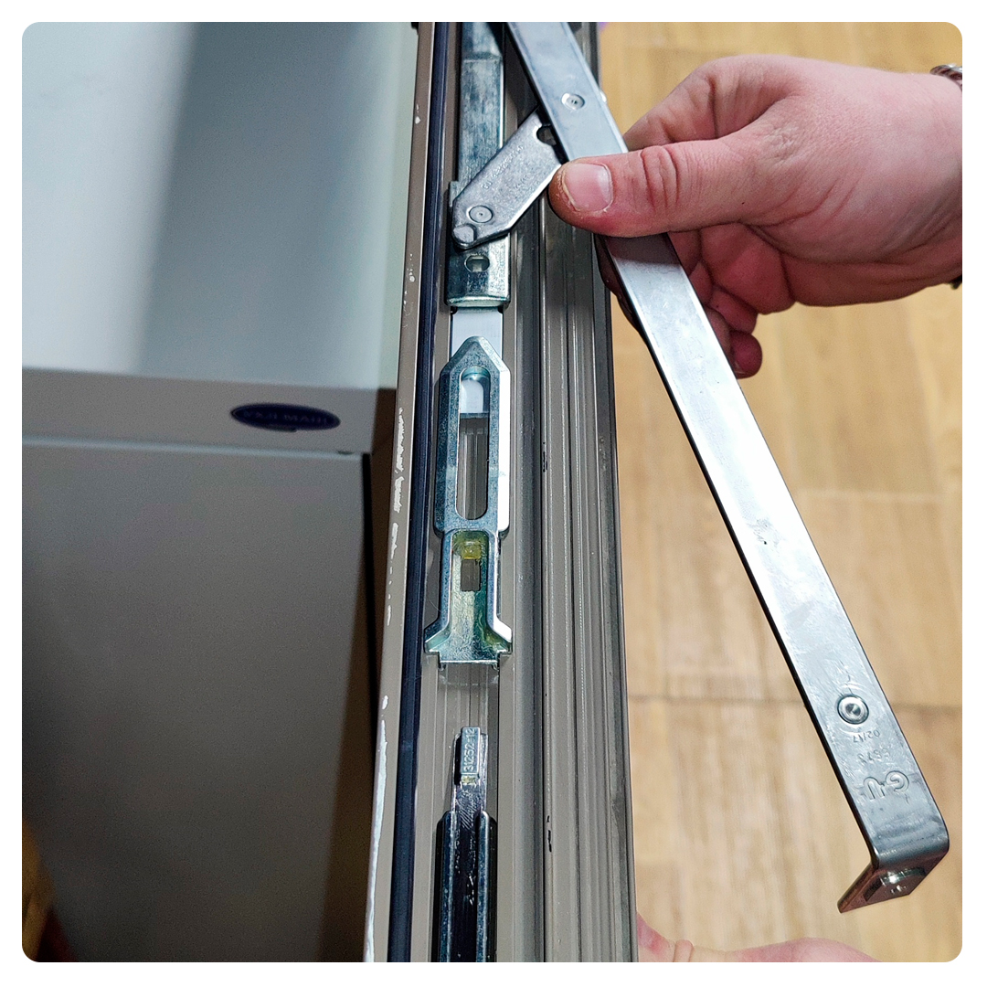 ремонт фурнитуры на алюминиевых окнах